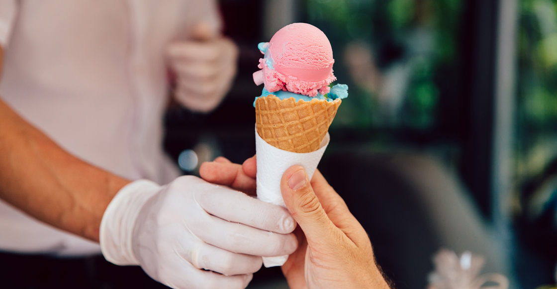 foto helado y manos